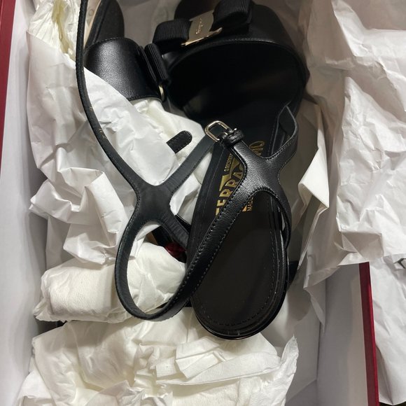 Ferragamo Gabriela Vara Bow Ankle Strap High Heel Sandals - Picture 5 of 9